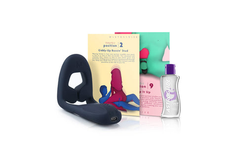 Everything you need for a not-so-quiet night in: the revolutionary wearable vibrator for men, Tenuto 2, with the beautiful Playcards and the luxurious lube.